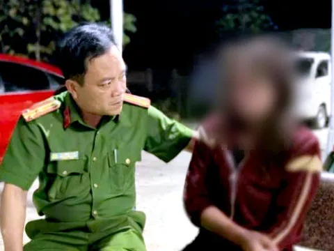 Công an xã và 2 người dân lao xuống kênh nước cứu cô gái nhảy cầu tự tử