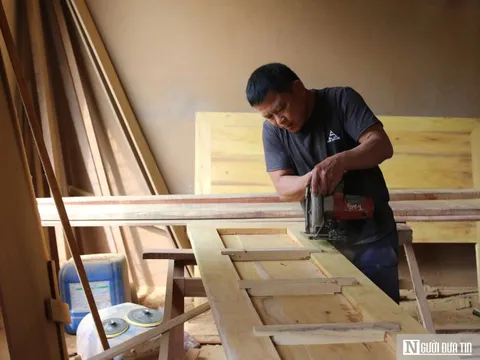 Cận Tết, làng nghề mộc vào mùa cao điểm, thợ làm không ngơi tay