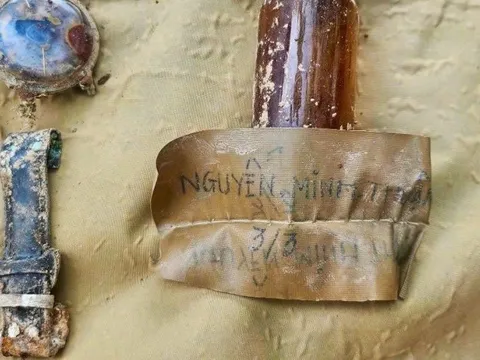 Phát hiện hài cốt liệt sĩ cùng lọ thủy tinh có tên NGUYỄN MINH THUẬN