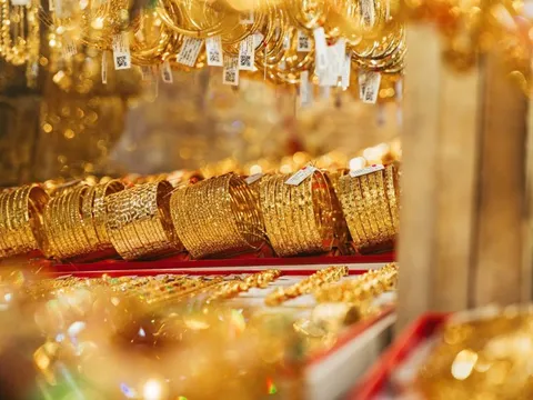 Giá vàng miếng SJC vượt 170 triệu đồng/lượng, giá bạc chững lại