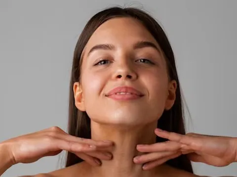 Chăm sóc vùng cổ cách nào để giảm đau, bớt stress?