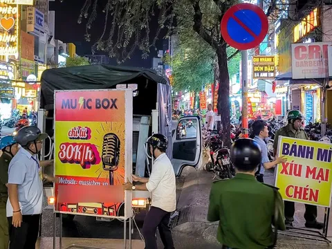 Kiểm tra ngày đêm, phường Thạnh Mỹ Tây kiên quyết với lấn chiếm vỉa hè đường Nguyễn Gia Trí