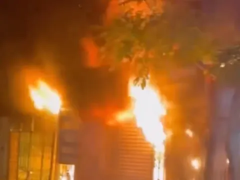 Bộ Công an gửi thư khen Tổ CSGT phá cửa cứu 11 người thoát khỏi đám cháy