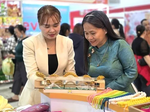 Hội chợ Xuân Đà Nẵng: Người tiêu dùng sắm đồ Tết, nhà sản xuất "test thị trường"