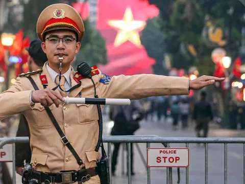 Công an Hà Nội thực hiện phân luồng giao thông đến 12h ngày 24-1