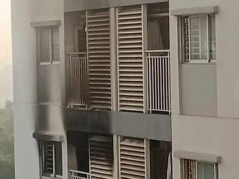 Cháy căn hộ chung cư ở Tp.HCM lúc rạng sáng, 3 người nguy kịch do ngạt khói