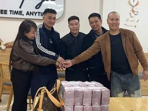 Ba người nhặt được bao tải chứa gần 1 tỷ đồng gần cao tốc Pháp Vân - Cầu Giẽ