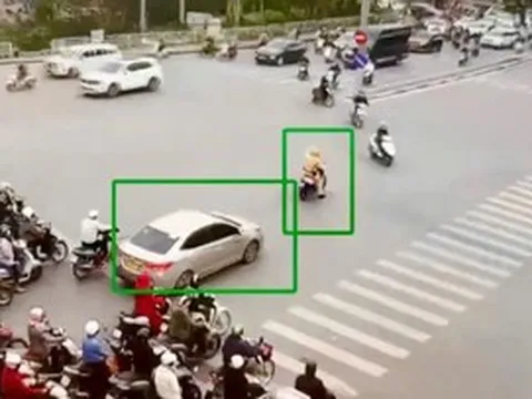 Đang trực chốt, Thiếu tá CSGT nhận được lời khẩn cầu từ sản phụ chuyển dạ