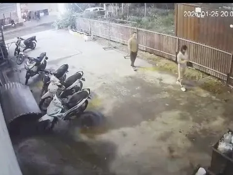 Ghen tuông, người đàn ông tấn công bạn gái ở quán karaoke