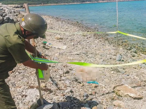 Phát hiện đoạn chân người trôi dạt vào bãi biển ở Khánh Hòa