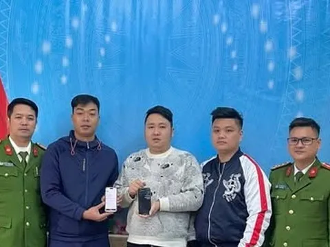 Thầy giáo bất ngờ nhận 400 triệu đồng từ tài khoản lạ