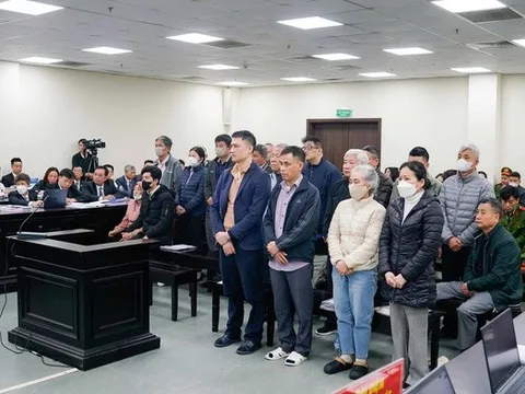 Giám đốc BHXH nhận hối lộ 700 triệu đồng “để anh em vui”