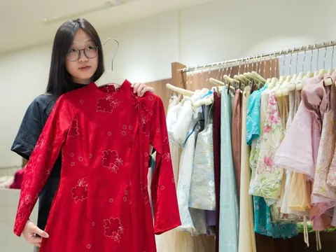 Áo dài Tết vào 'đường đua' sớm, người mua thắt chặt hầu bao