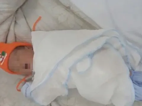 Bé gái sơ sinh bị bỏ rơi cùng lời nhắn của 'Mẹ Trần Thị Hóa'