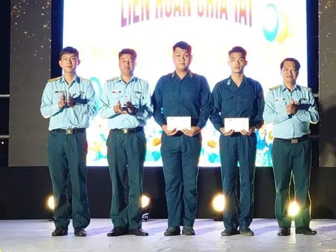 Hũ gạo ấm tình đồng đội trong ngày chia tay chiến sĩ