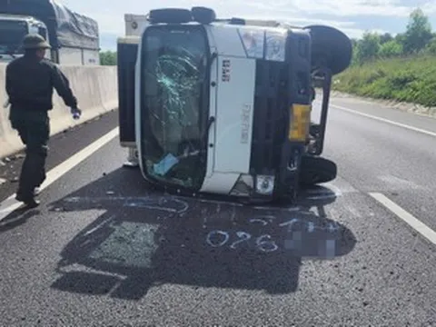 CSGT cảnh báo loại sự cố có thể gây họa lớn khi chạy xe trên cao tốc