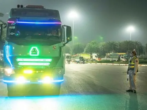 Độ 2 còi hơi rồi bấm giữa đêm, nam tài xế nói 'còi zin' tiếng bé, không ai tránh