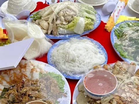 Tiệc tùng cuối năm chuẩn bị đồ ăn quá nhiều nhưng không phung phí