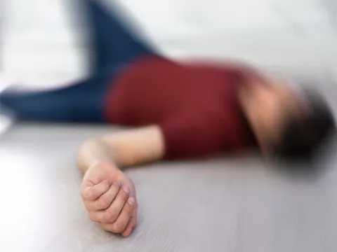 Người đàn ông 30 tuổi tử vong do duy trì thói quen “ăn thùng uống chậu” mỗi ngày