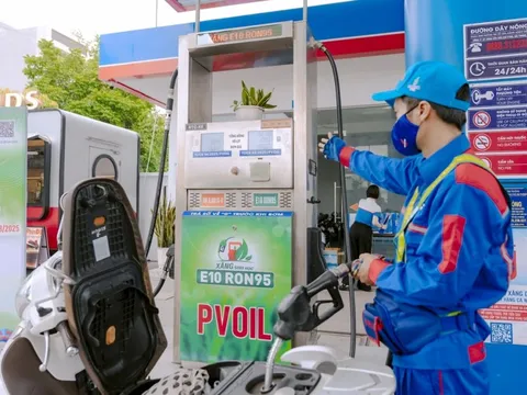 'Thả nổi' giá xăng dầu: Người tiêu dùng có được hưởng lợi?