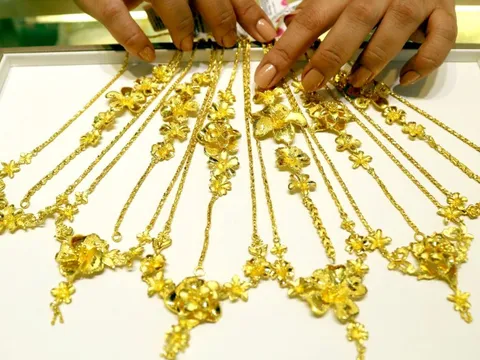 Sáng nay giá vàng trong nước giảm 5,1 triệu đồng/lượng