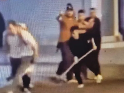 Bắt 3 đối tượng dùng hung khí tấn công nhóm du khách nước ngoài