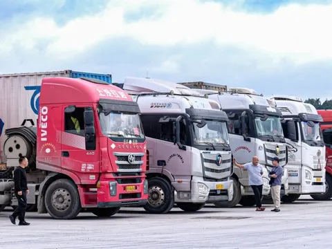 Hơn 1.300 phương tiện chở nông sản, thực phẩm kẹt tại cửa khẩu