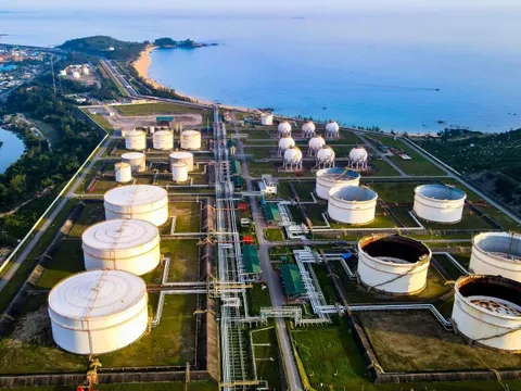 Ngành dầu khí lãi đậm, doanh nghiệp 'ngồi trên núi tiền' nghìn tỉ