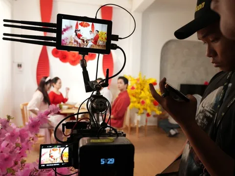 Dệt niềm vui, ký ức vào quảng cáo Tết