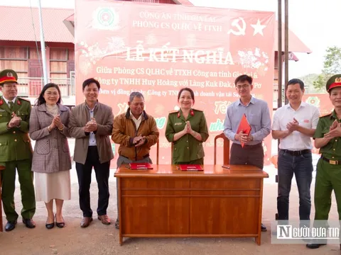 Gia Lai: Công an kết nghĩa cùng buôn làng, mang Tết sớm lên dân bản ở Đak Pơ