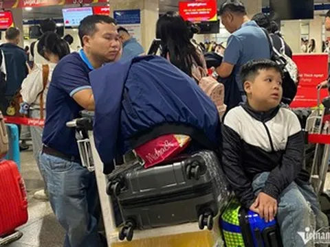 Giá vé máy bay 'leo thang' dịp Tết Bính Ngọ, lựa chọn nào cho hành trình về quê?