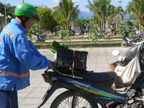 Food Bank và nhiều doanh nghiệp chung tay trao 'gà sinh kế', tái thiết sau thiên tai ở Khánh Hòa