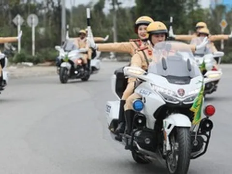 CSGT sẽ dùng mô tô, ô tô dẫn đường cho người dân về quê ăn Tết