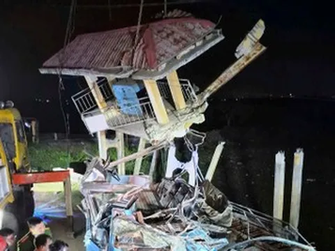 Học viên lái xe đâm xuống cống, thầy giáo ở Ninh Bình tử vong