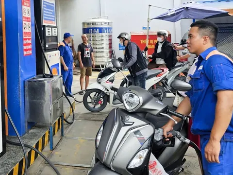 Xăng dầu đồng loạt tăng giá từ chiều nay