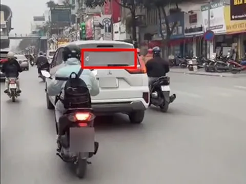 Tài xế gắn bảng LED có nội dung xúc phạm lực lượng Công an bị triệu tập