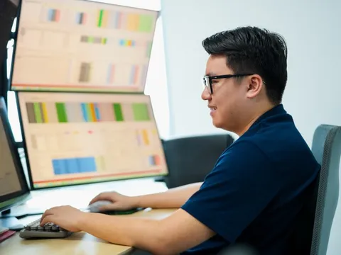 Thắng đậm ngay đầu năm 2026, 'cá mập' đang chờ 'con sóng lớn' nào từ chứng khoán?