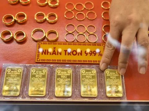 Giá vàng, bạc lại giảm mạnh