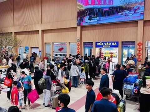 60 hành khách trễ tàu vì kẹt xe cận Tết, ga Sài Gòn phát thông báo khẩn