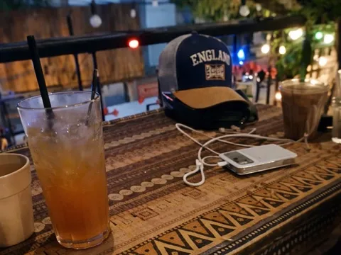 Thuê người yêu về quê ăn Tết, người trẻ đang lừa dối cha mẹ hay tự lừa dối mình?