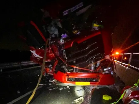 4 ô tô bị tai nạn trên cao tốc Bắc - Nam, 2 người bị thương