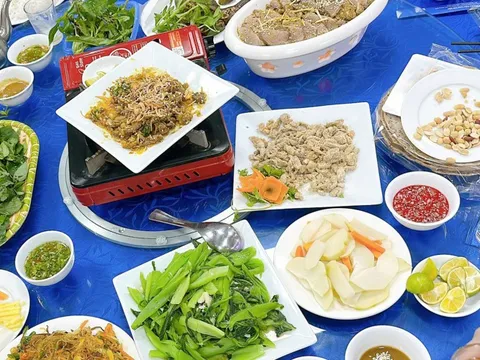 Tết 'ăn thả cửa' hay 'ăn tính calo'?