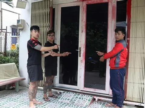 Ba nam thanh niên từ miền Tây lên TPHCM tạt sơn đỏ vào nhà dân lúc rạng sáng