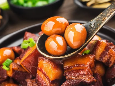 Tết không khéo ăn uống là hại tim: Bác sĩ cảnh báo món thịt kho trứng, bánh chưng, rượu bia