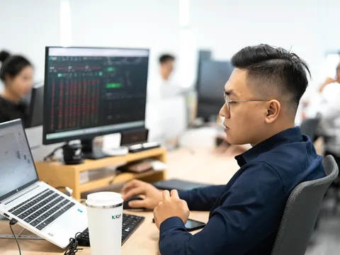 Đọc nhanh 10-2: USD hồi nhẹ, vàng bạc đi xuống, dự báo 'cơn gió ngược' với VN-Index