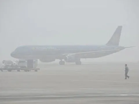 Sương mù bao phủ miền Bắc ảnh hưởng đến các chuyến bay Tết