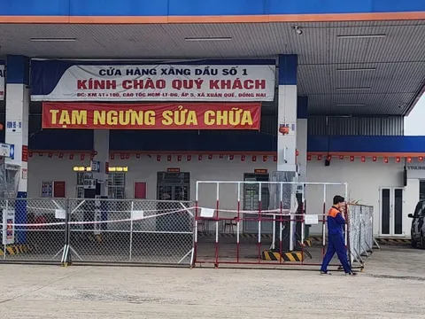 Người dân đã ùn ùn về quê, trạm xăng cao tốc TP.HCM - Long Thành vẫn cửa đóng then cài