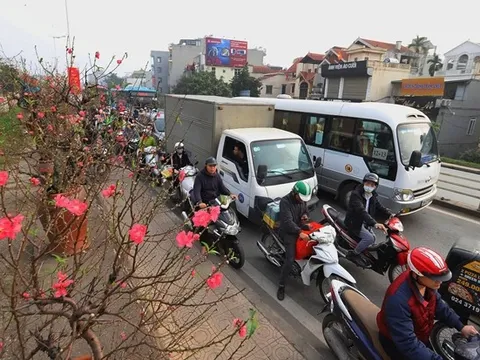 Thủ tướng Chính phủ chỉ đạo tăng cường phương tiện vận tải dịp Tết, không để xảy ra hiện tượng chèn ép giá