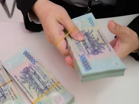 Đọc nhanh 11-2: Lãi suất qua đêm 9%, ‘vua’ lợi nhuận nhà băng có thể đổi chủ