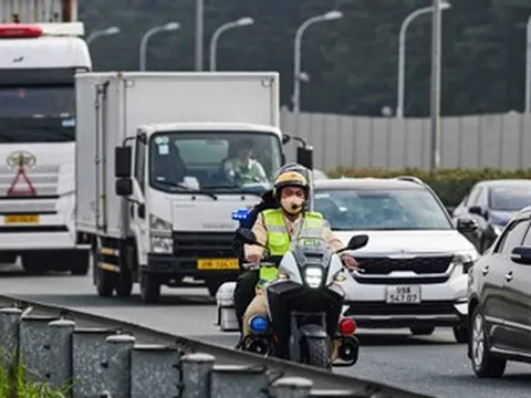 15 tổ CSGT đi mô tô giải quyết ngay ùn tắc, tai nạn trên cao tốc Pháp Vân - Nghi Sơn